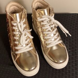 New Women’s Niya Gold-Quilted High Top Studded Zippered Wedge Sneakers (Size 7).